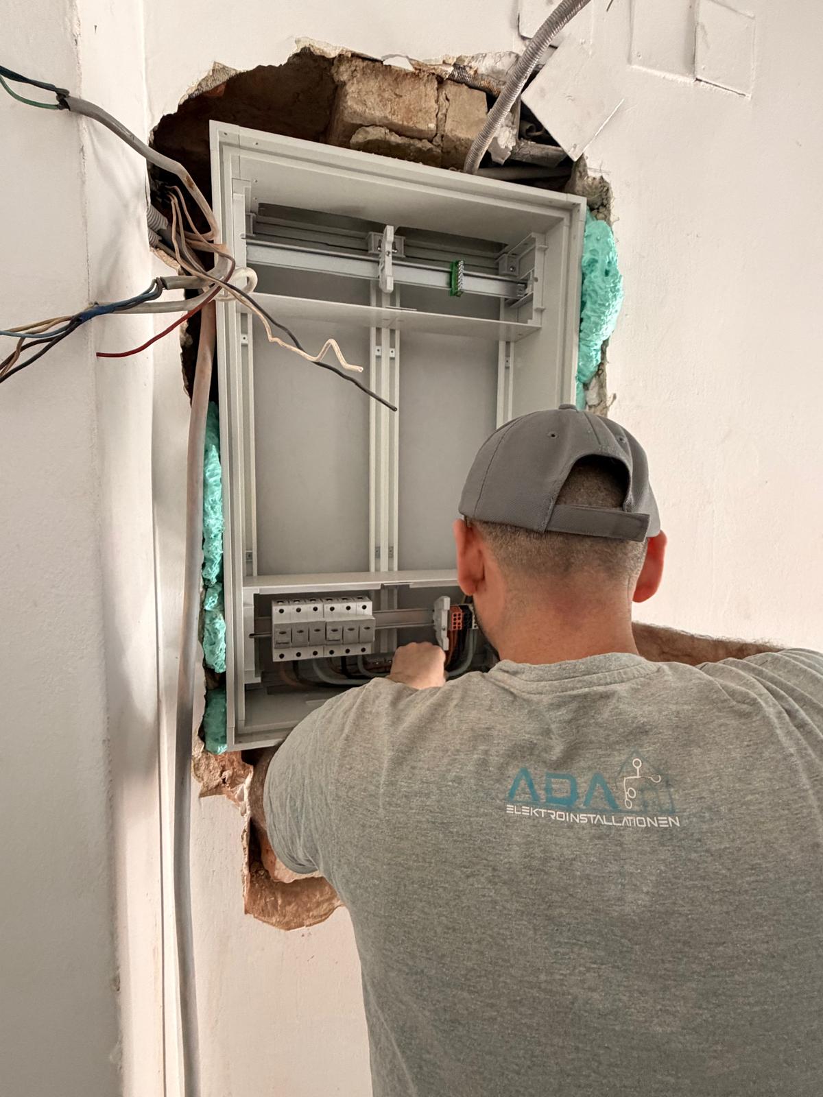 ADA Elektro im Einsatz – Servicewagen und Arbeiten in Wien – Bild 4
