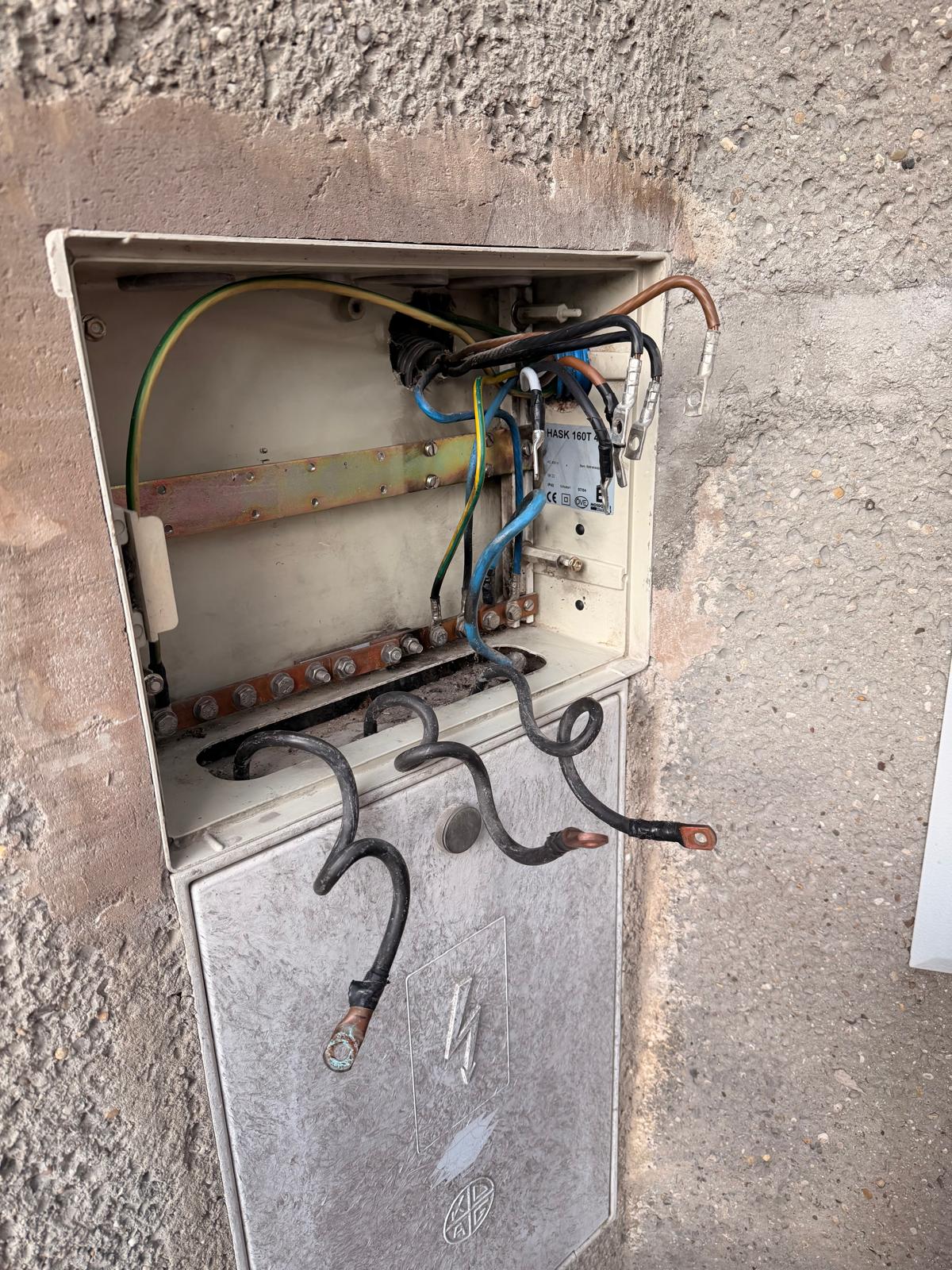 ADA Elektro im Einsatz – Servicewagen und Arbeiten in Wien – Bild 9